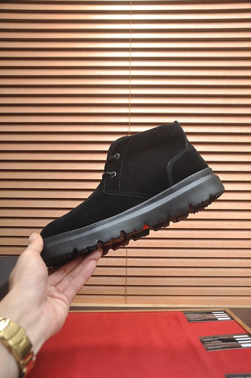Men's shoes 💰500💶【UGG】(full genuine wool lining) Please pay attention to the quality of the original order and compare the thickness of the wool 🏮🏮Hot style Martin boots from Australia's warm luxury brand men's shoes, official website synchronization, Beckham men's style..., made of imported top-layer waxed cowhide, waxed toe, Australian real wool velvet lining Carefully sewn...Imported rubber Martin boots outsole (comfortable, soft and wear-resistant). I really like the quality...Exquisite workmanship, you can't put it down once you see it. Code number 39-44
